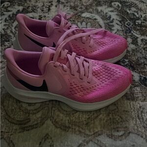 Nike Pink Sneakers Lightweight Breathable Mesh